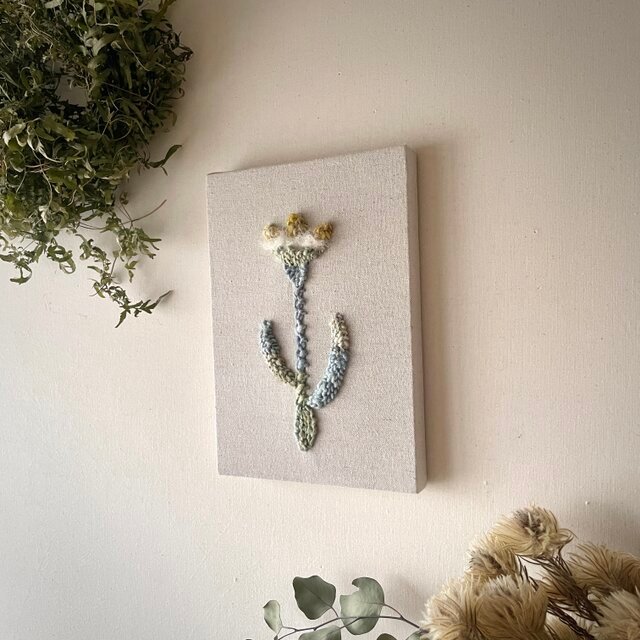 一点もの】『手紡ぎ糸のお花. g'』手刺繍ファブリックパネル | iichi